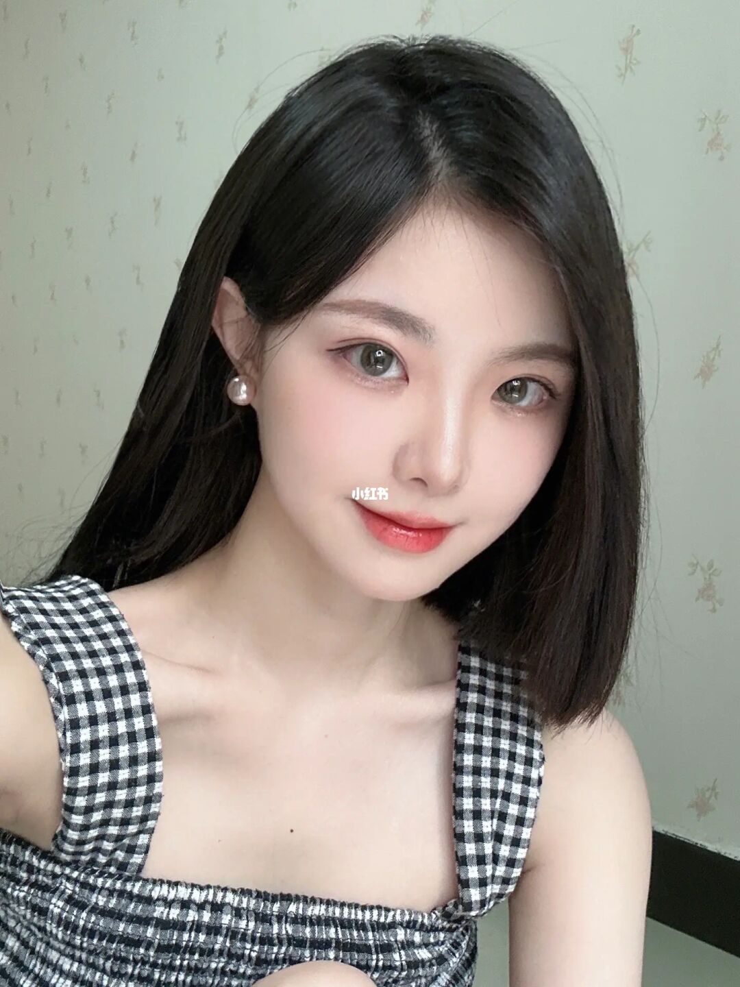 黑发配果瞳 会变漂亮哎