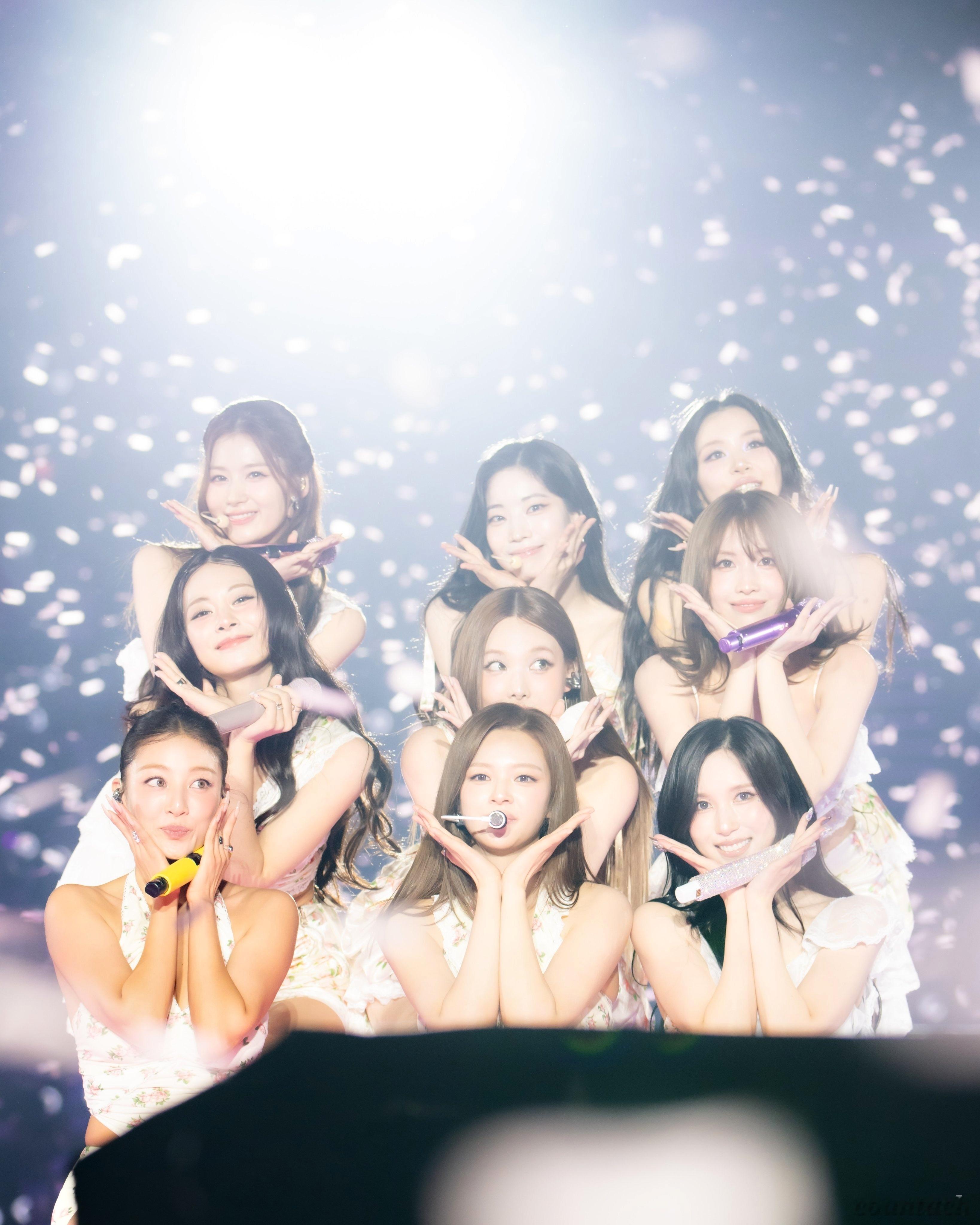 TWICE cheer up的这个舞蹈动作真的神了 让观众一眼就能看到九张美貌的