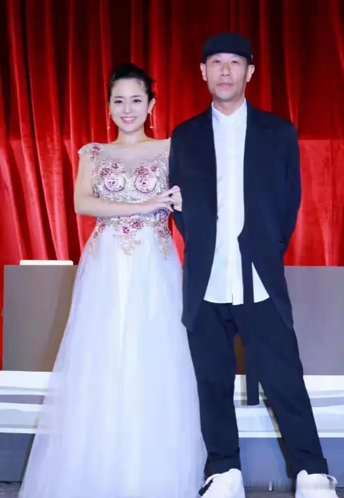 苍井空，中国人最熟悉的日本明星之一。
现在是两个双胞胎的妈妈，丈夫是一位普通的D