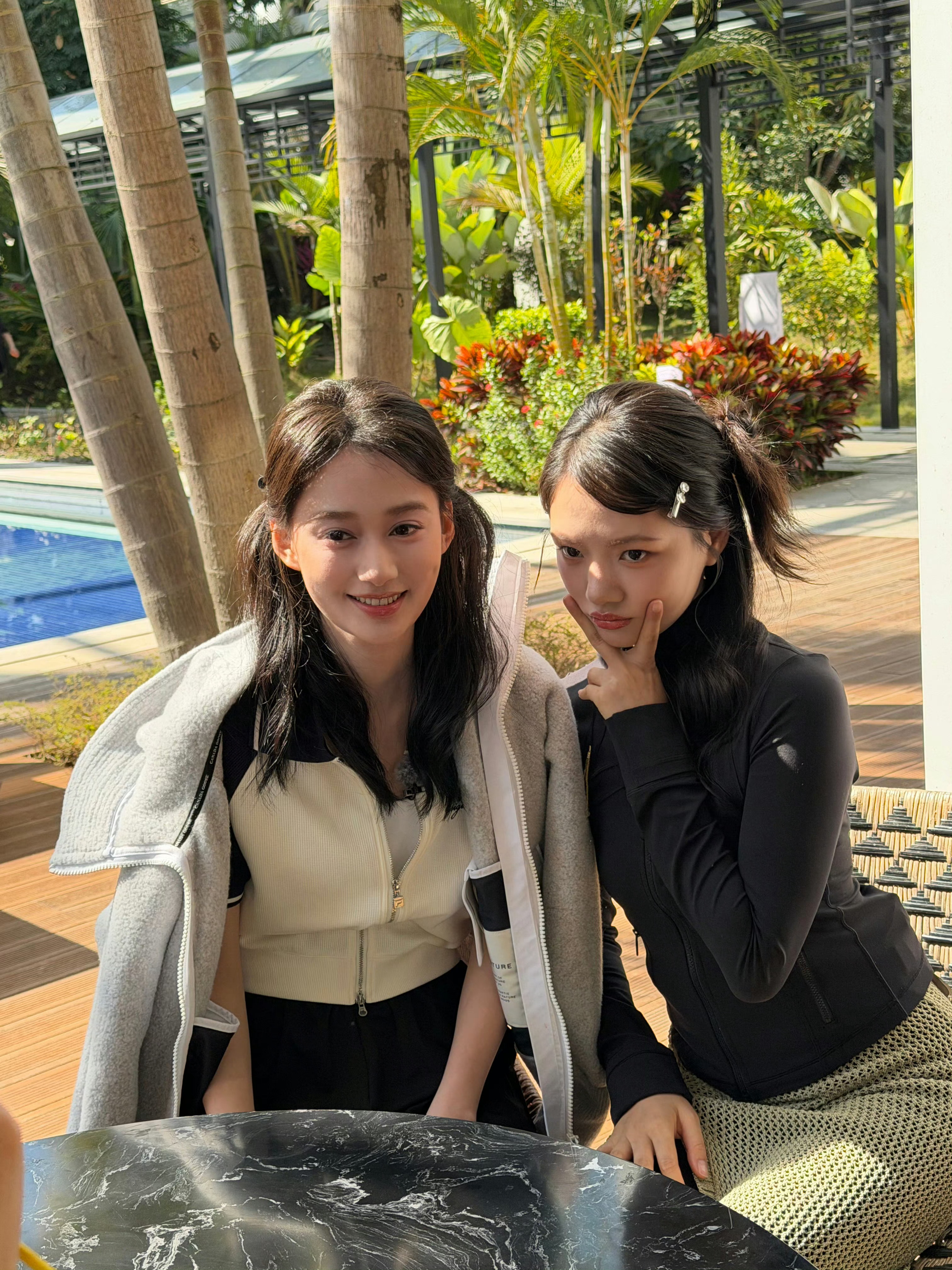 夏梦吃蚂蚁 夏梦拿起蚂蚁就往嘴里送的那一刻，我手里的零食都吓掉了。00花是真的猛