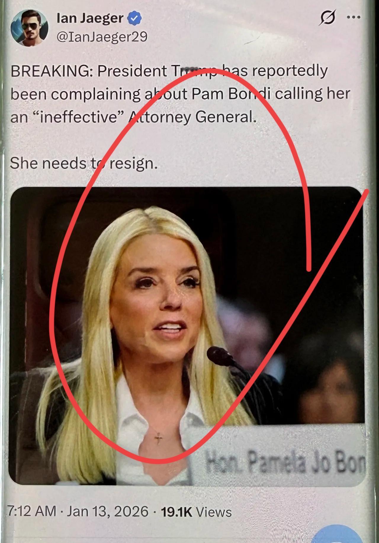 今天网上全在传，特朗普突然公开说司法部长邦迪“毫无作为”，还让她辞职。这事闹得挺