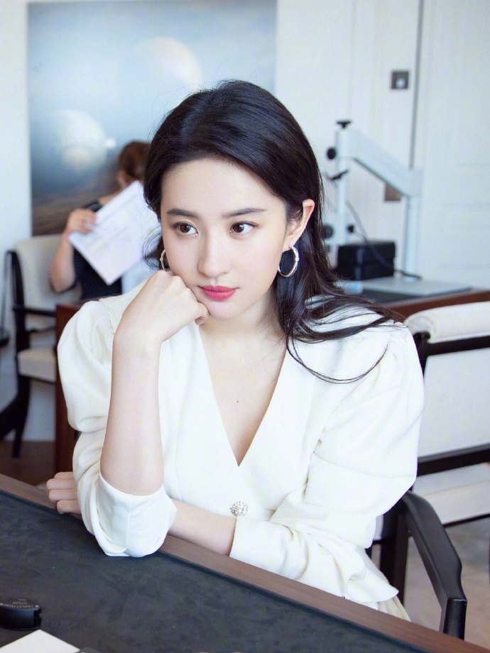 刘亦菲 今日也是为神仙姐姐的美流泪 