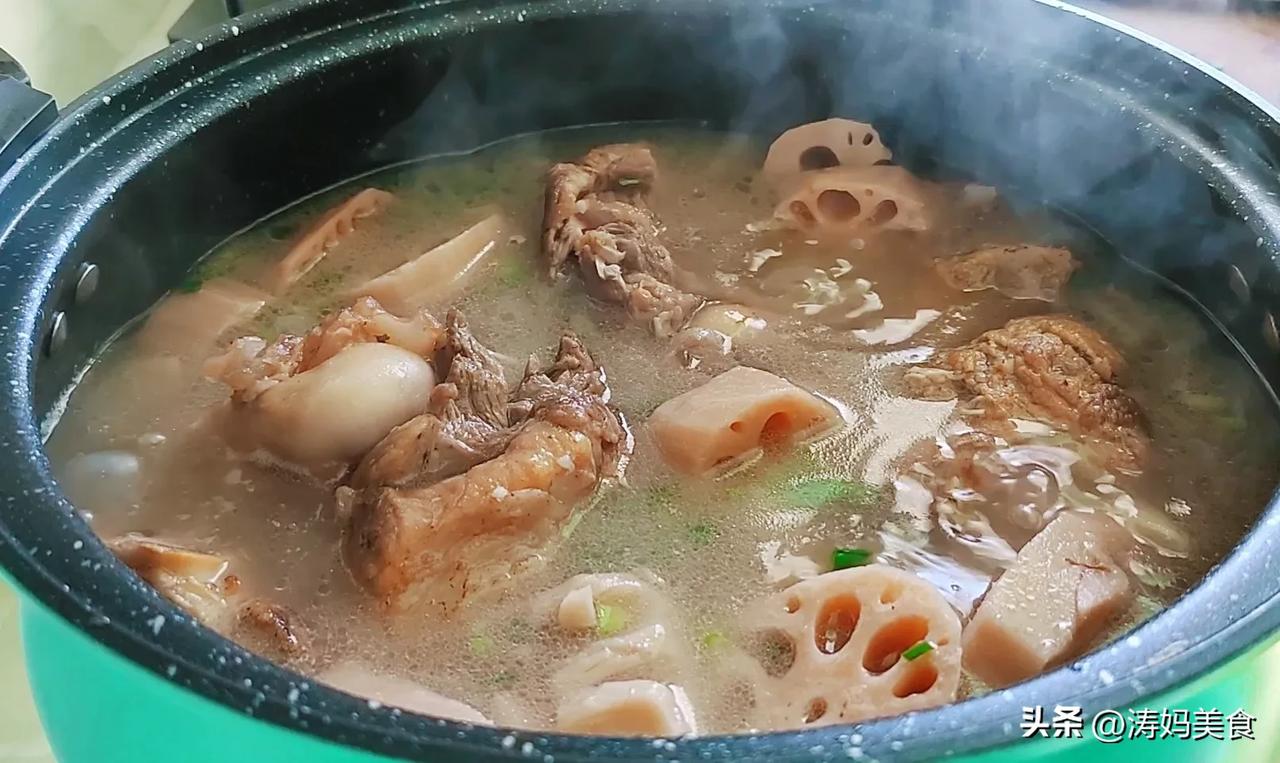 #你能用几句简单的话概括什么是幸福吗# 下了几天的雨，天气一下变凉了。今天出门买