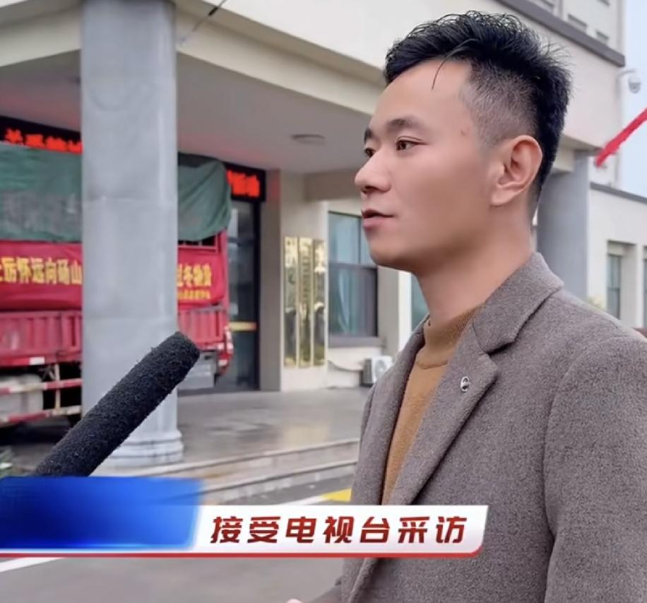 厉怀远新视频网友猛夸
大厉新发视频大家也夸说的好

厉怀远更新动态，视频里记录了
