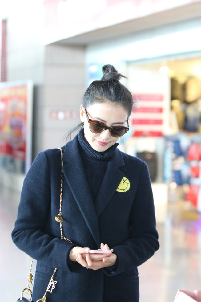 妆造党必看！这套深色穿搭太懂避坑了刷到不要穿浅色去做妆造话题，真的狠狠戳中妆造党