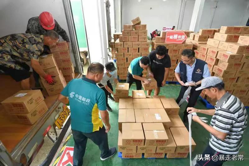 【退伍军人一天卖出200万枚土鸡蛋 带动近千贫困户增收】8月17日，安徽枞阳县，