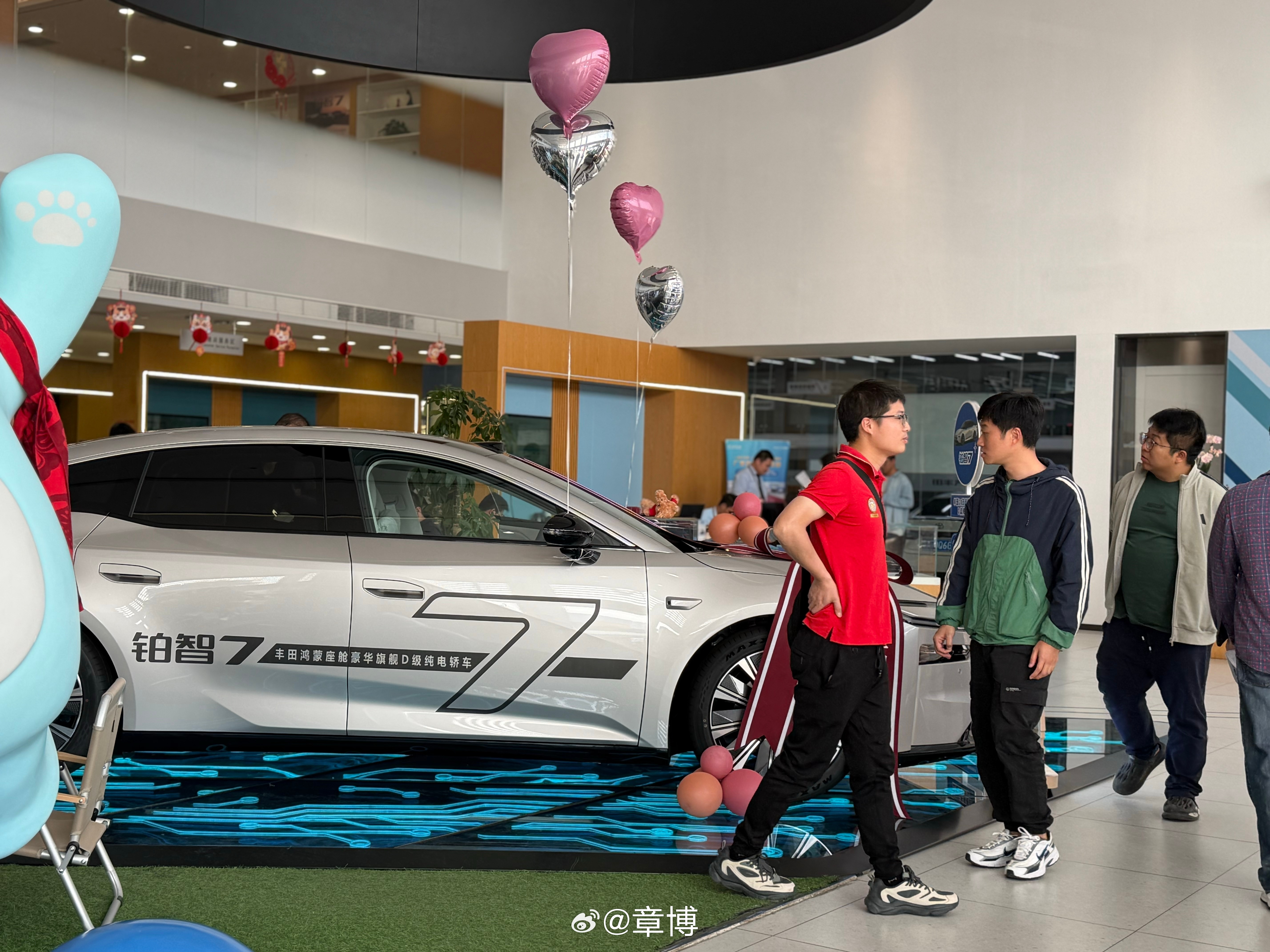 丰田铂智7实车全面到店丰田铂智7预售权益价15.68万起 广汽丰田铂智7这么快到