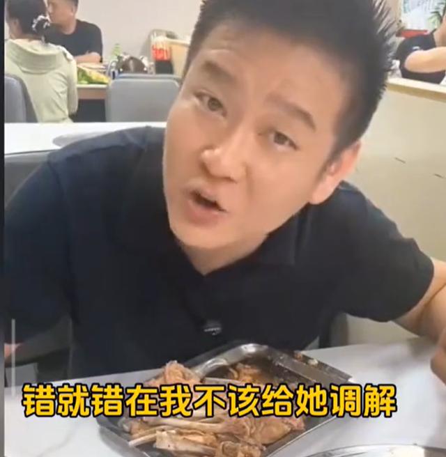 你们被骗了！都在问女方是不是要直播带货？你看看那霍店主，人精似的不消停的把事情越