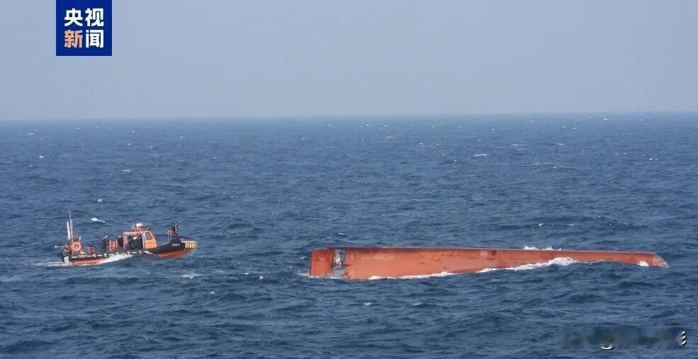 突发：一艘中国渔船在韩国附近公海倾覆



一艘载有11名船员的中国渔船于首尔时