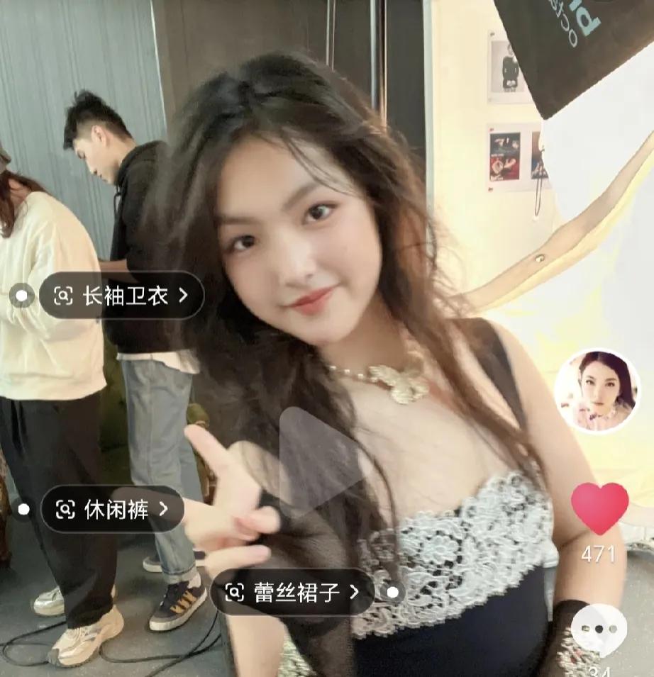 李湘女儿，彻底逆袭了！

1月6日下午，李湘在社交平台发布一组王诗龄的照片，看到