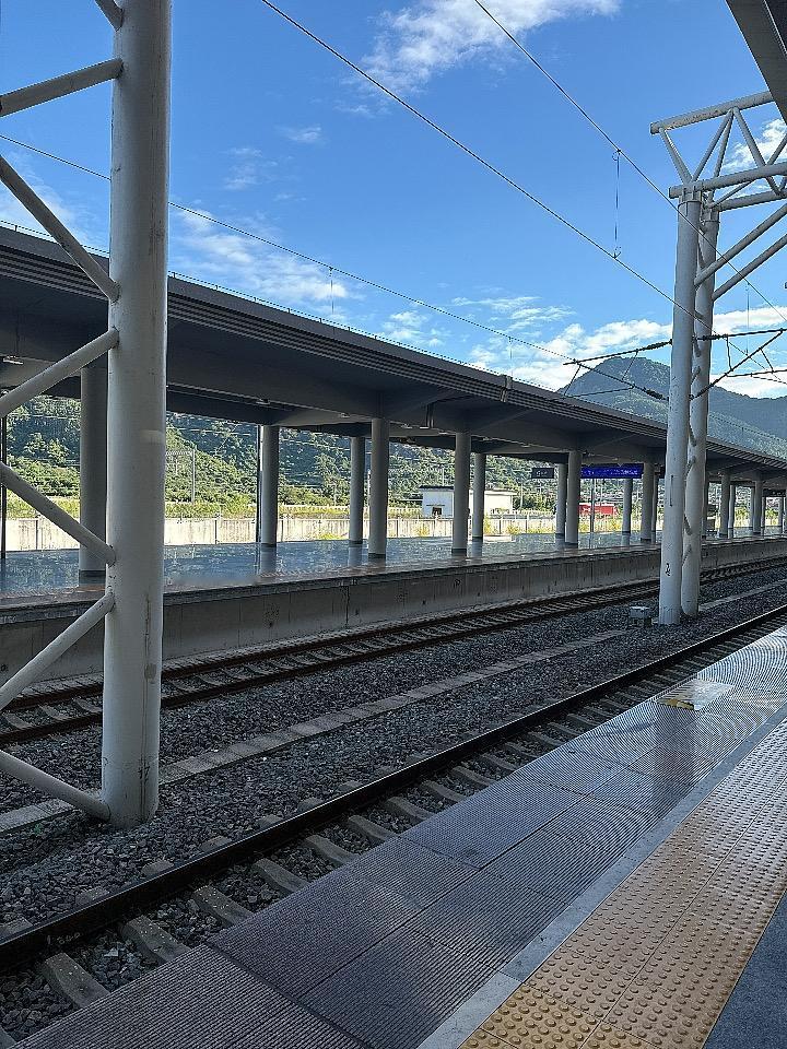 或许有人渴望财富，有人追求名望，有人向往爱情。但在喧嚣过后，许多人会发现，内心最