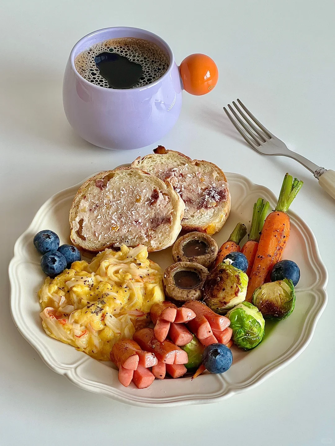 一人食｜芒果松子欧包🥭&蟹柳滑蛋早餐拼盘🍳