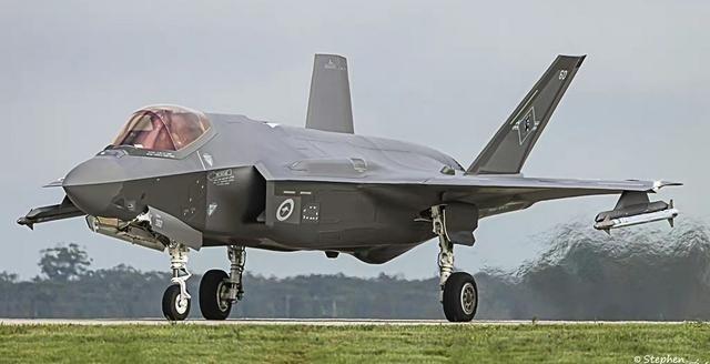 报应终于来了！美军平时耀武扬威，这次却栽了大跟头。1月16日，那架号称“宇宙最强