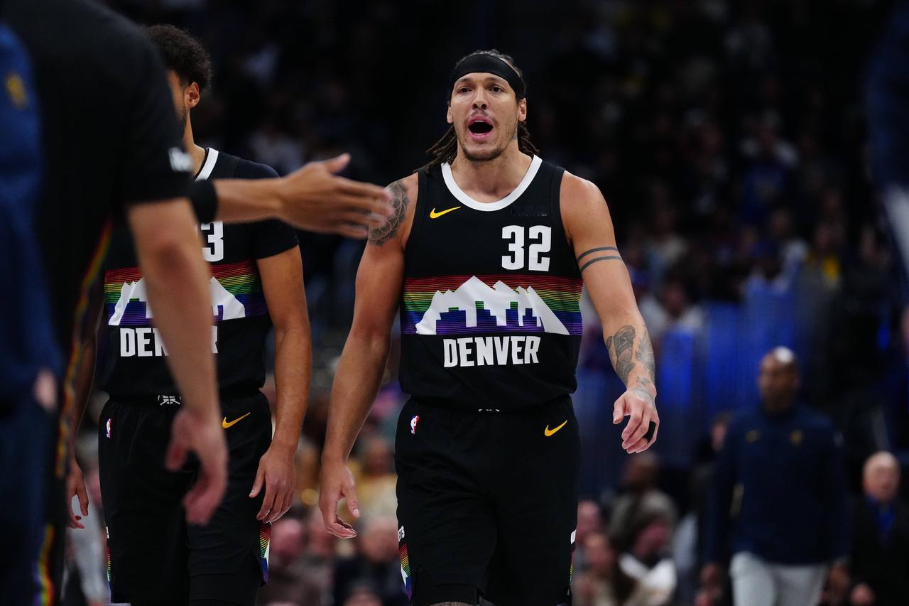 NBA季后赛西部首轮第五场比赛正式开始，掘金在自己的主场，和森林狼对决。这场比赛