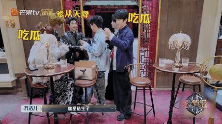  文韬也是学坏了大侦探对撞季院人全年无休计划文韬在 玩得太嗨啦！当发现郭惑仔是甄