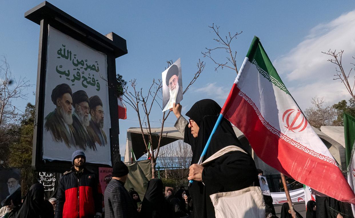 乌克兰和伊朗谁更能扛？
 
一个跟俄罗斯死磕了四年多，一个刚跟美以导弹无人机对轰