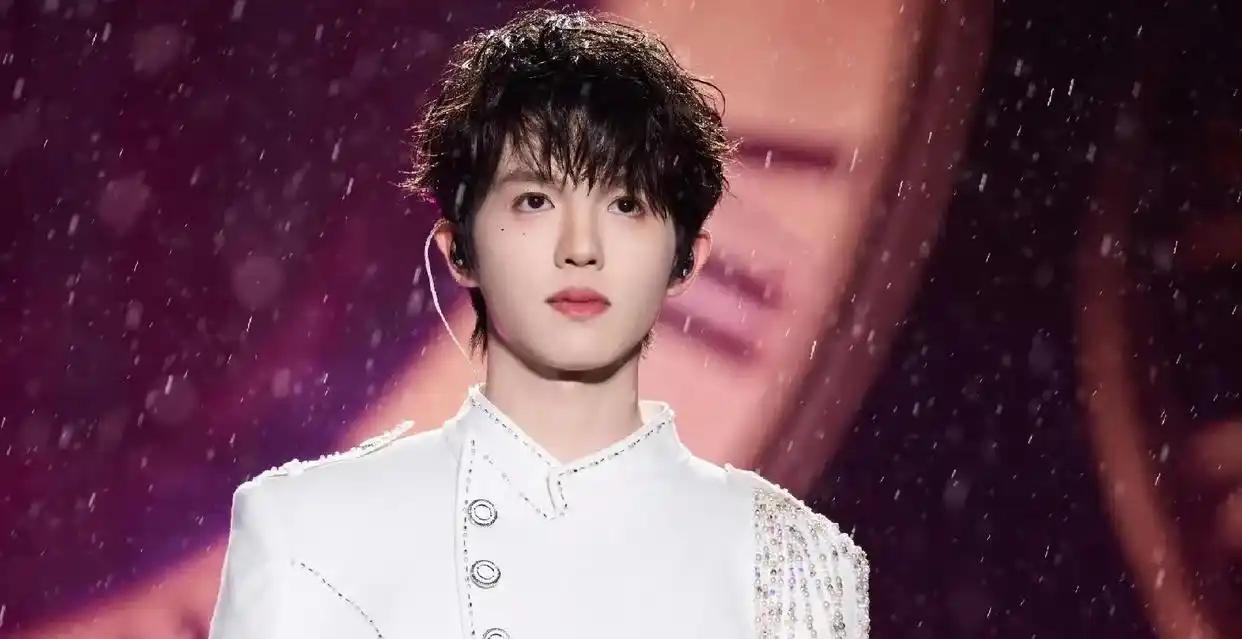 李浩究竟是什么来头，能让港圈大佬合力托举？
 
所有来过香港开演唱会的朋友都知道