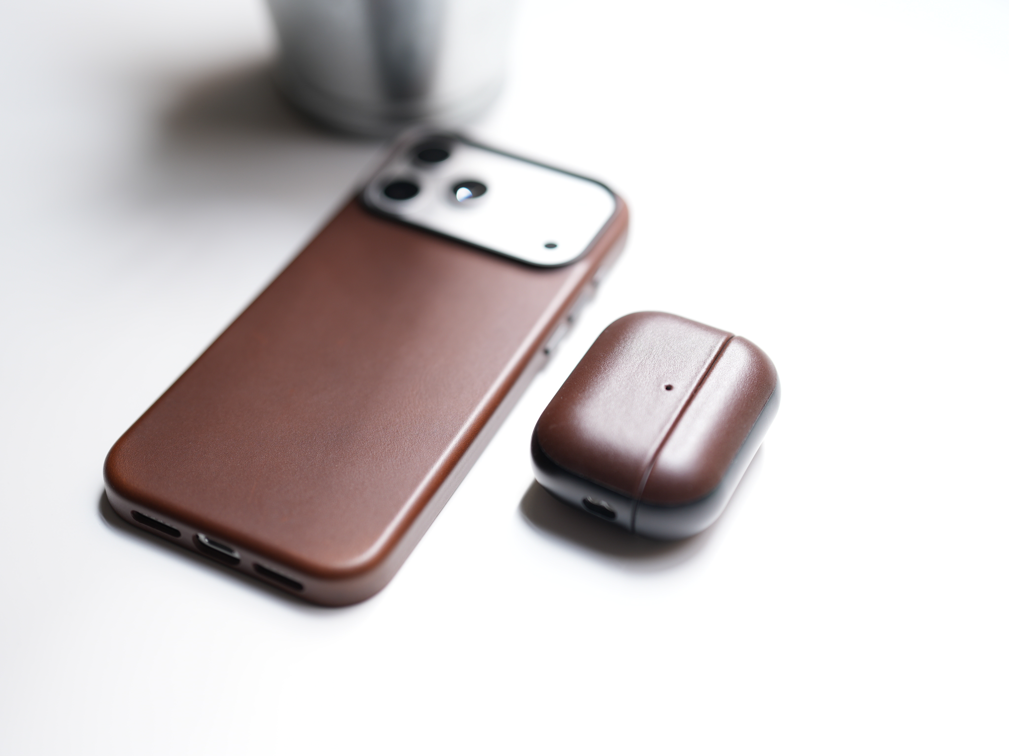 如果你问我为什么一定要做这个真皮耳机壳，可能我的回答会是“必须要是一套才对味儿”