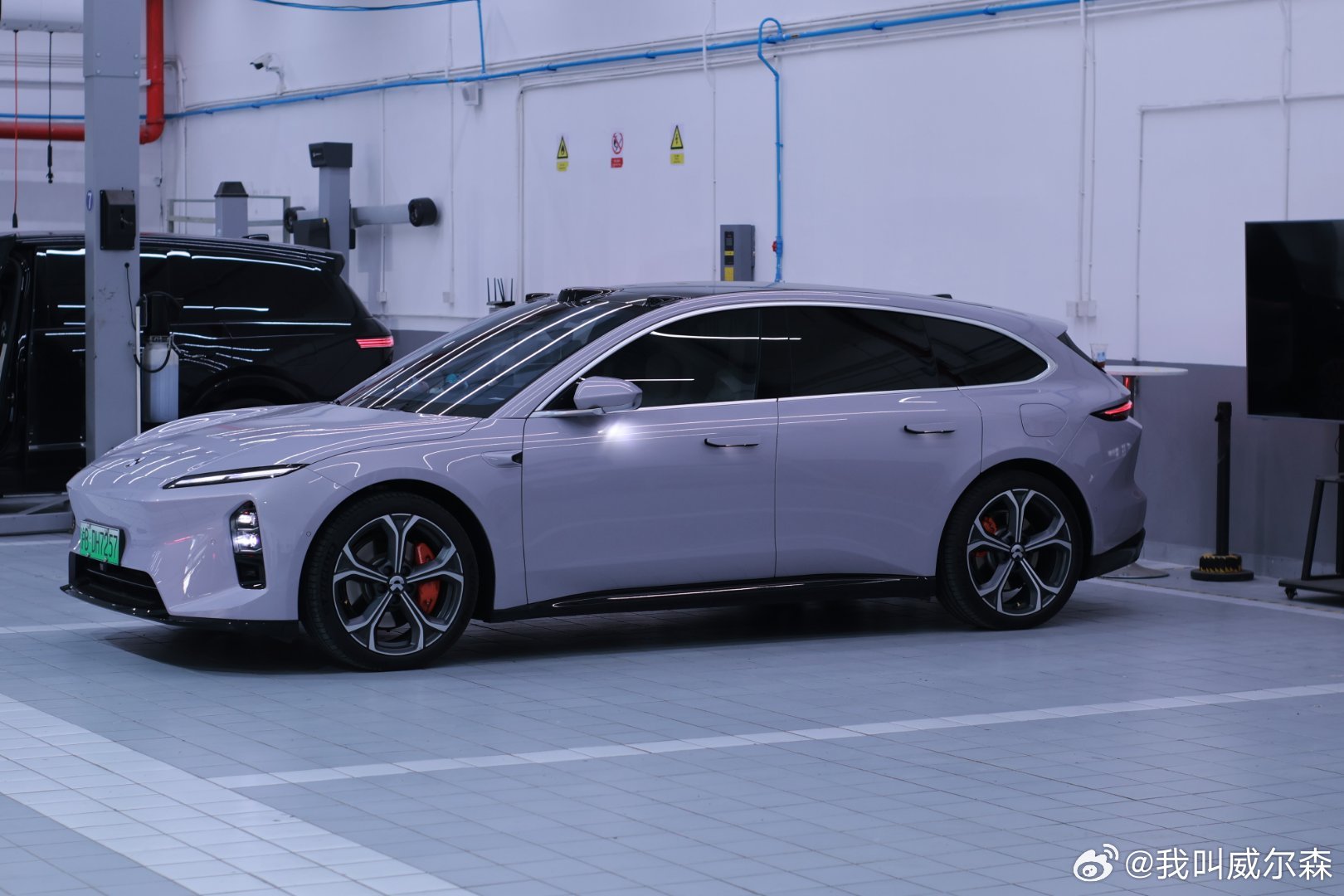 首先，要先有第一步，装个导轨蔚来