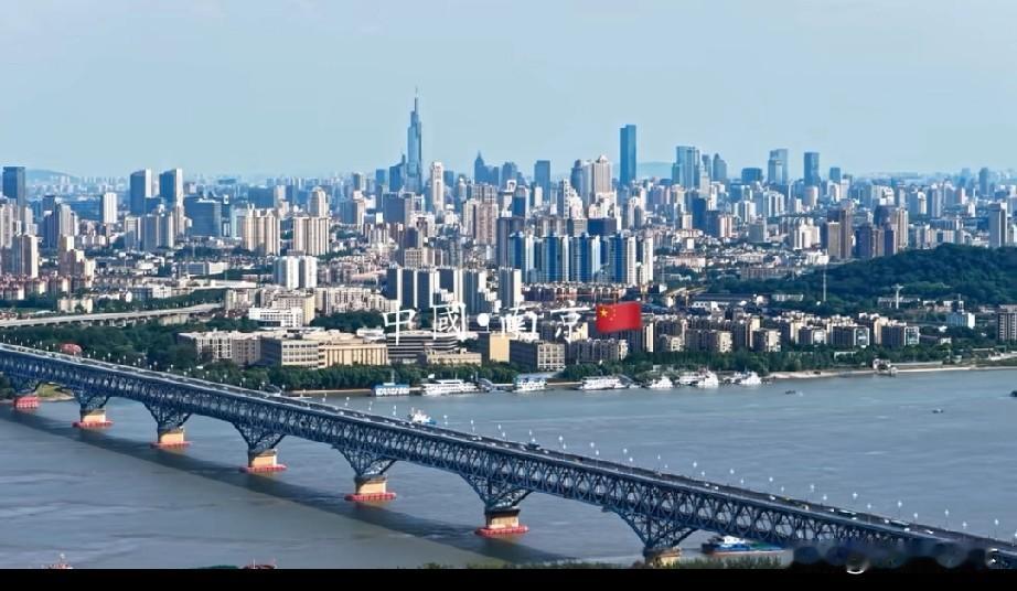 南京市是今年继佛山市，重庆市后，第三个实行较大区划调整的城市
江苏省南京市官方南