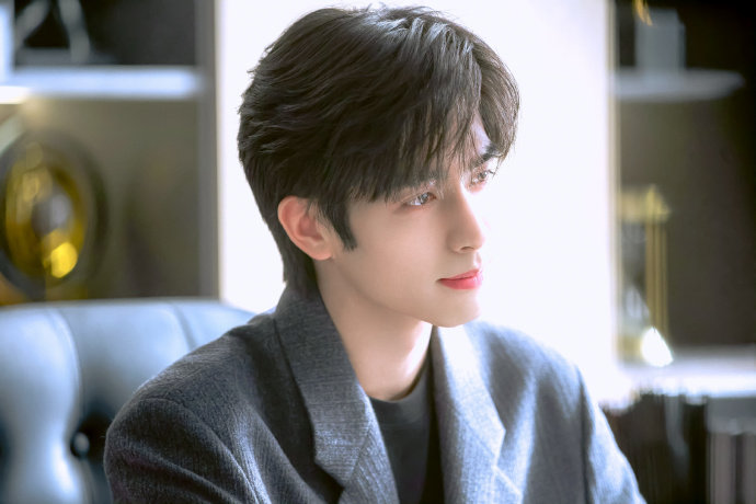 林屿森冷脸萌林屿森追妻 林屿森冷脸萌，谁懂这个龙龙饰演的林屿森啊，这个面对工作的