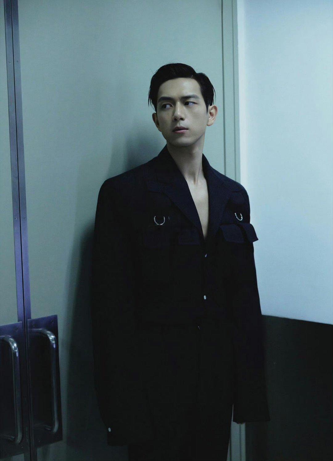 坏了这个李现是真男模  我们的现男友这身材真的是比男模还男模啊，荷尔蒙爆棚！ ​