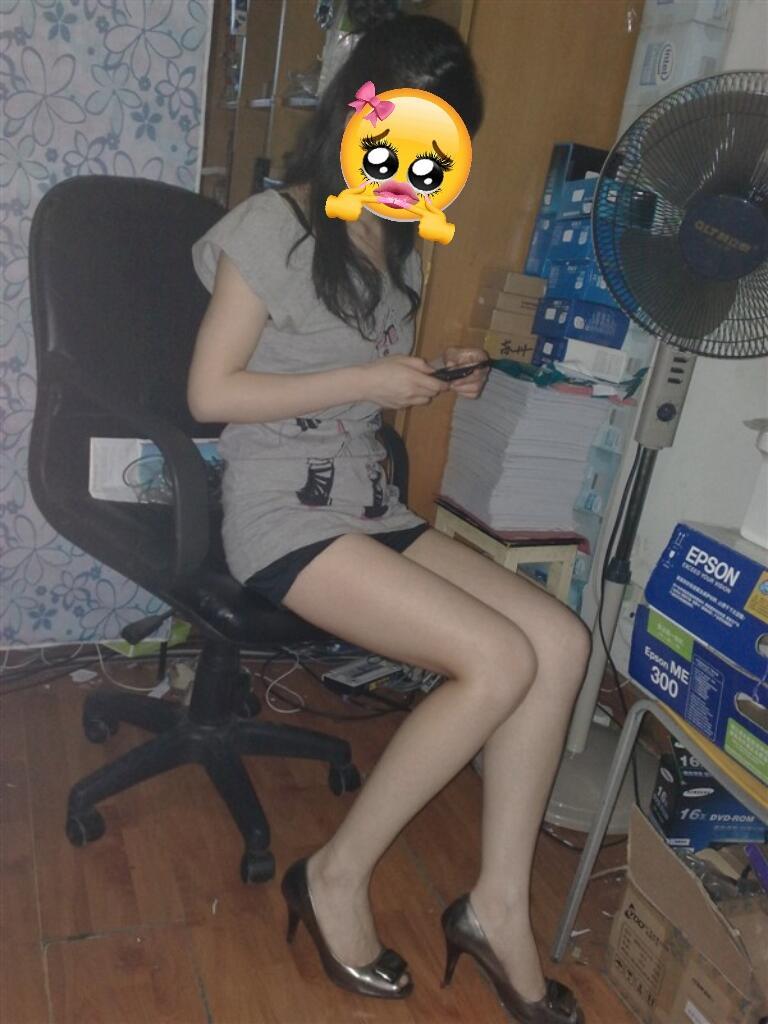 20年前的上班即使1200的工资也是有精心打扮的啊 
