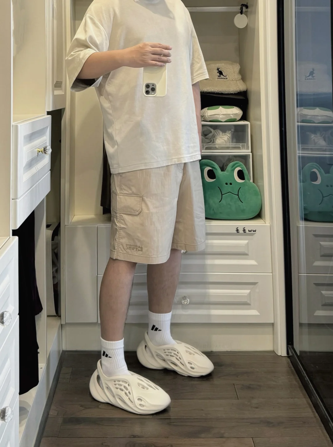 夏日米色系｜洞洞鞋穿搭