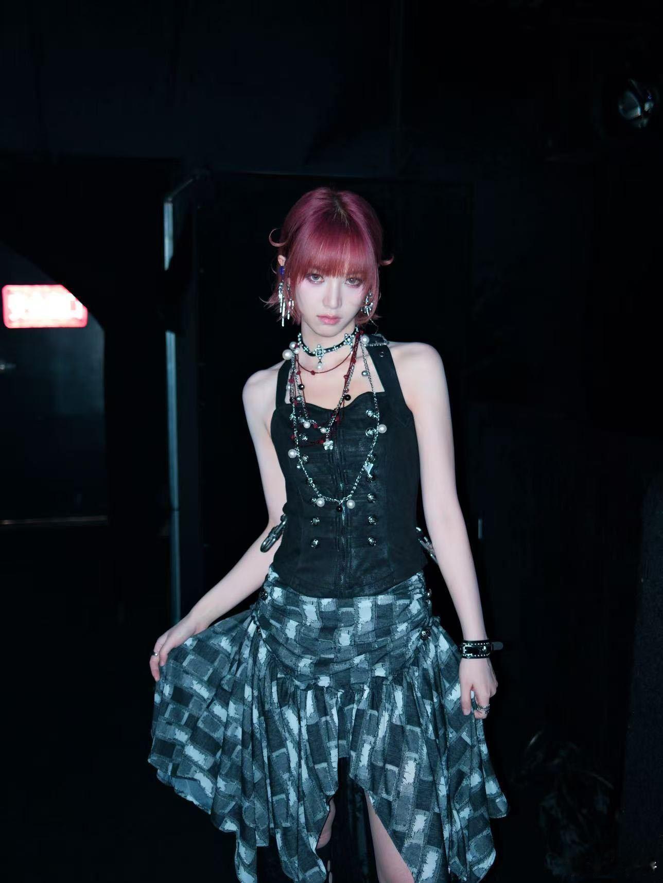 黄灿灿进步好大 很喜欢黄灿灿现在的状态，松弛又自信，唱起歌来氛围感拉满，嗓音干净