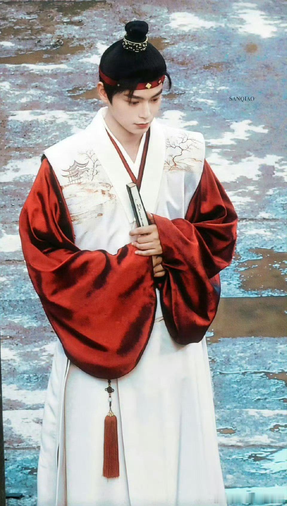 丁禹兮主演的《花开锦绣》在韩网也播！！！让那边看看正儿八经的明朝服饰可比所谓的韩