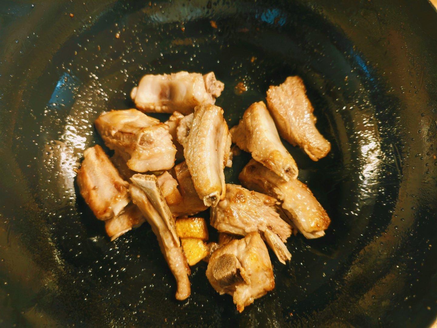 炖排骨汤煎一煎，汤白味浓照这种学习速度，开店指日可待