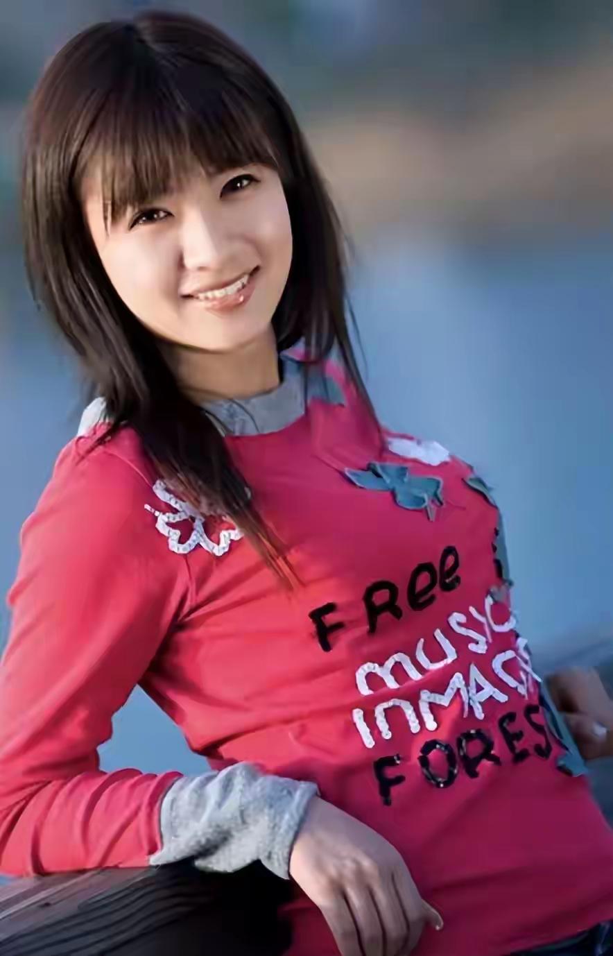 她抛下五岁的儿子与三岁的女儿，然后从28楼一跃而下，那时，她的丈夫与新欢却在挑选