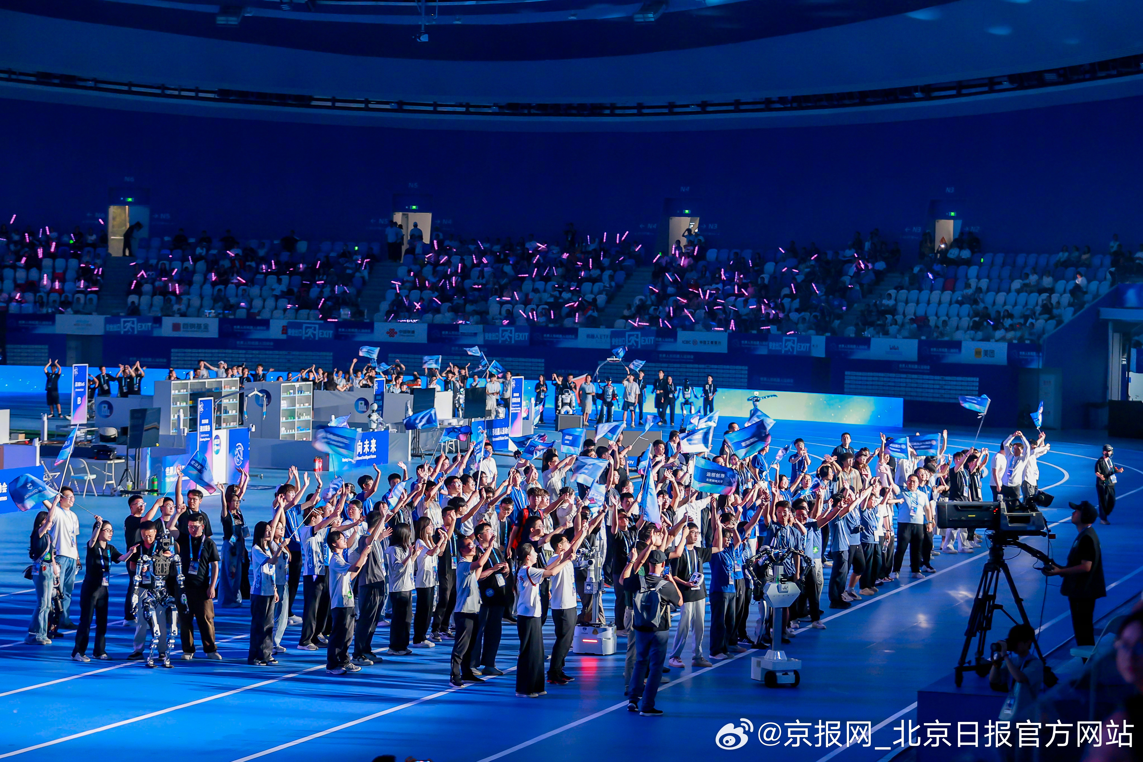 【前方高能！#人形机器人赛场竟是未来实验室#】2025世界人形机器人运动会火热开