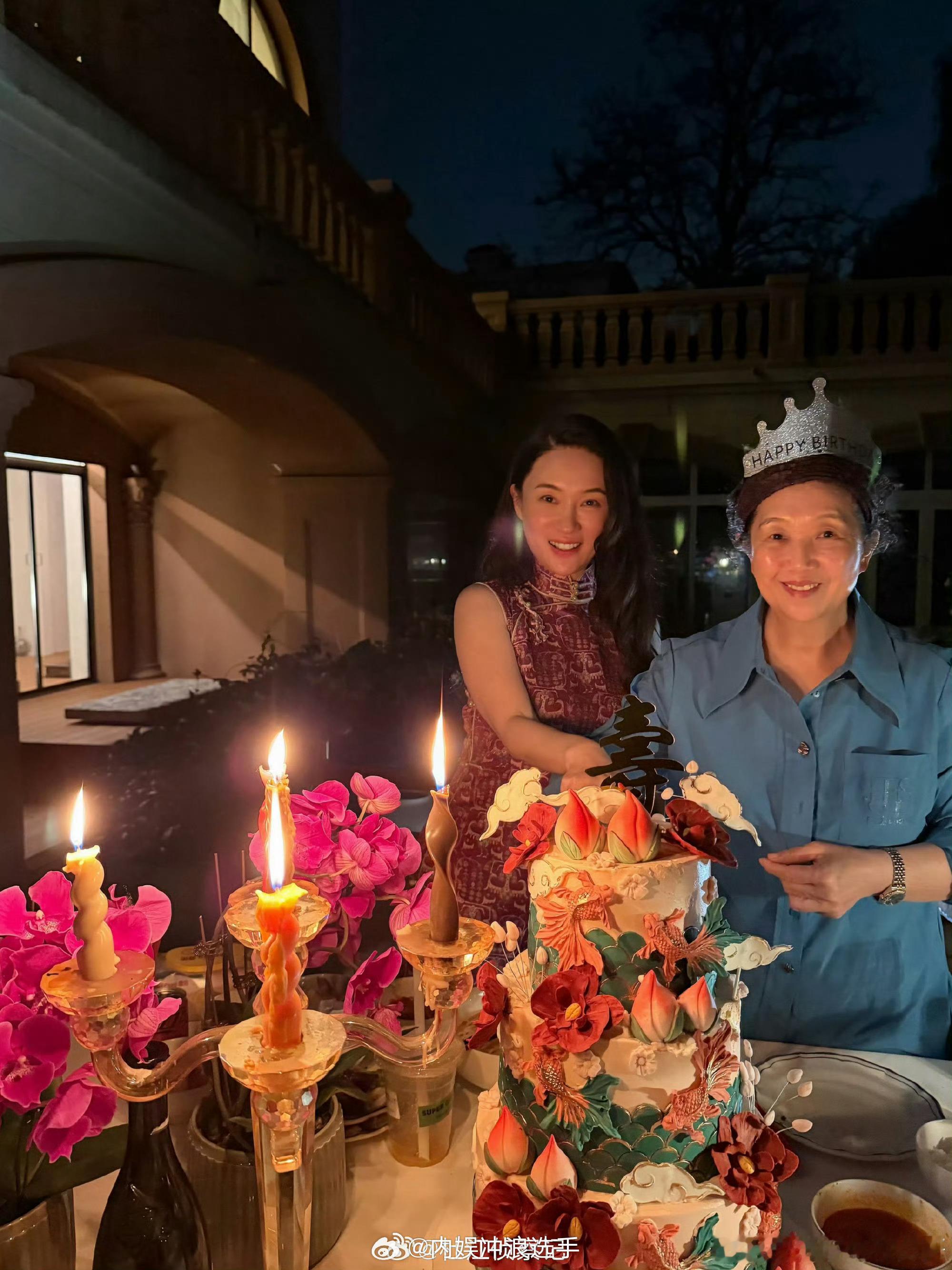 杜江霍思燕为妈妈庆祝70大寿 杜江霍思燕为妈妈庆祝70大寿，婆媳俩长得很像 