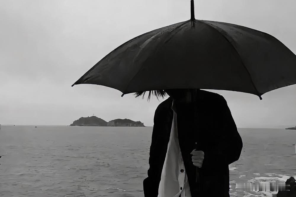 一直鼓励多消费，
结果年轻人直接不消费了。

不买车，不买房，不结婚，不生育，