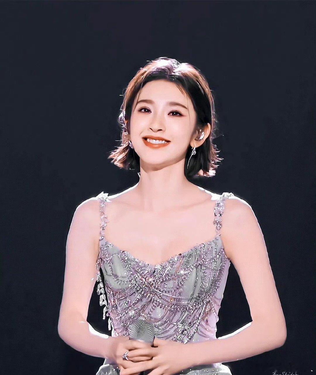 唐艺昕乘风四公队长唐艺昕首当队长 终于等到糖糖挑大梁当队长！四公舞台唱《胆小鬼》