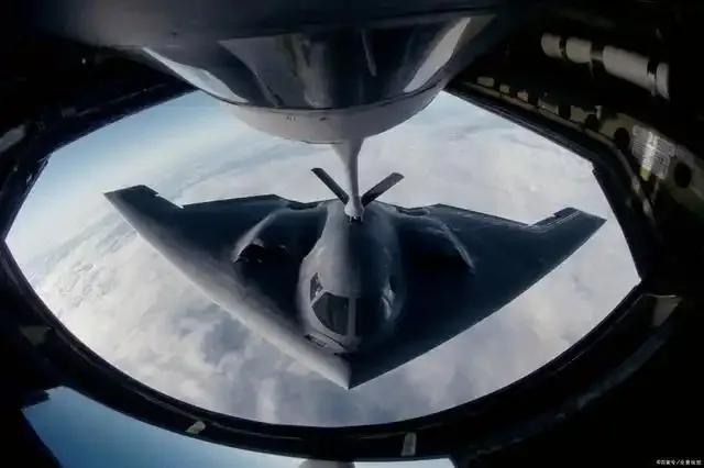 B-2轰炸机成焦点：美对胡塞武装放狠话 中东火药味加剧。

【环球网报道】综合《