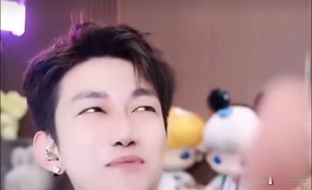 d音平台禁止枷柏露脸出镜，阿哲急忙阻拦！

             枷柏去探望