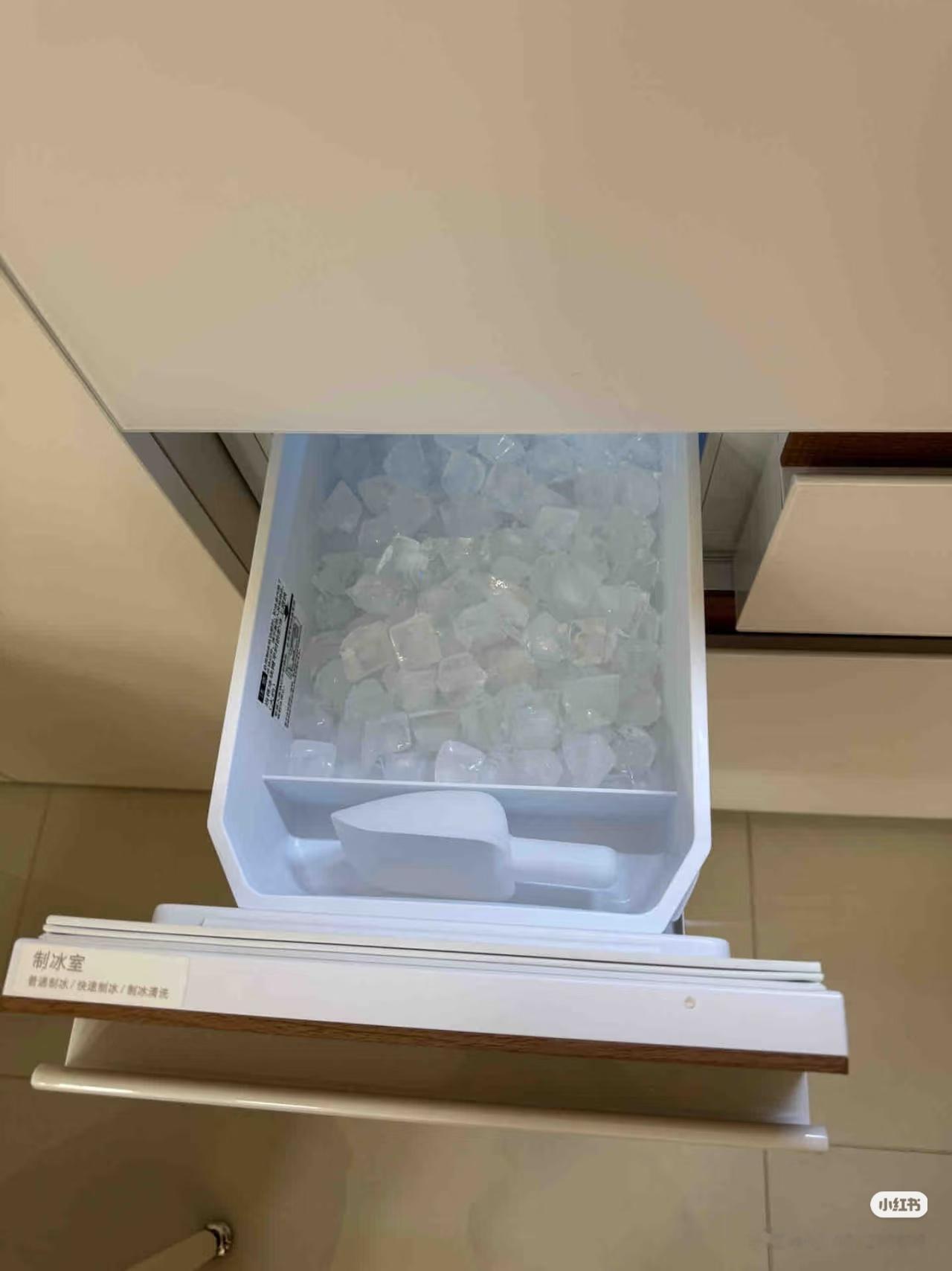 冰箱要不要买带制冰功能的 有钱任性+刚需吃冰，可以闭眼买！因为朋友来家聚餐，喝的