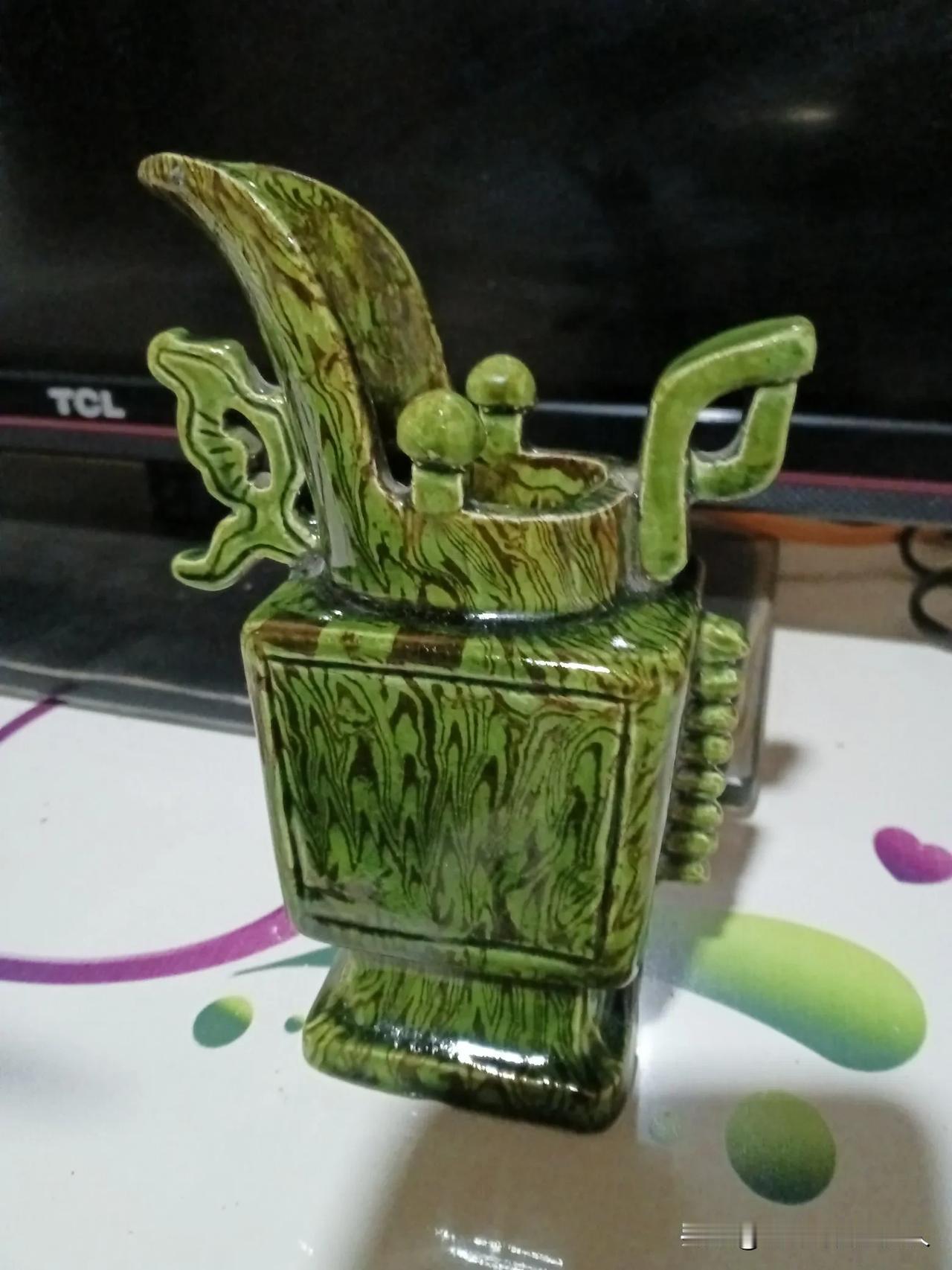 上联：清茶熬岁月，
下联：浓酒度春秋。