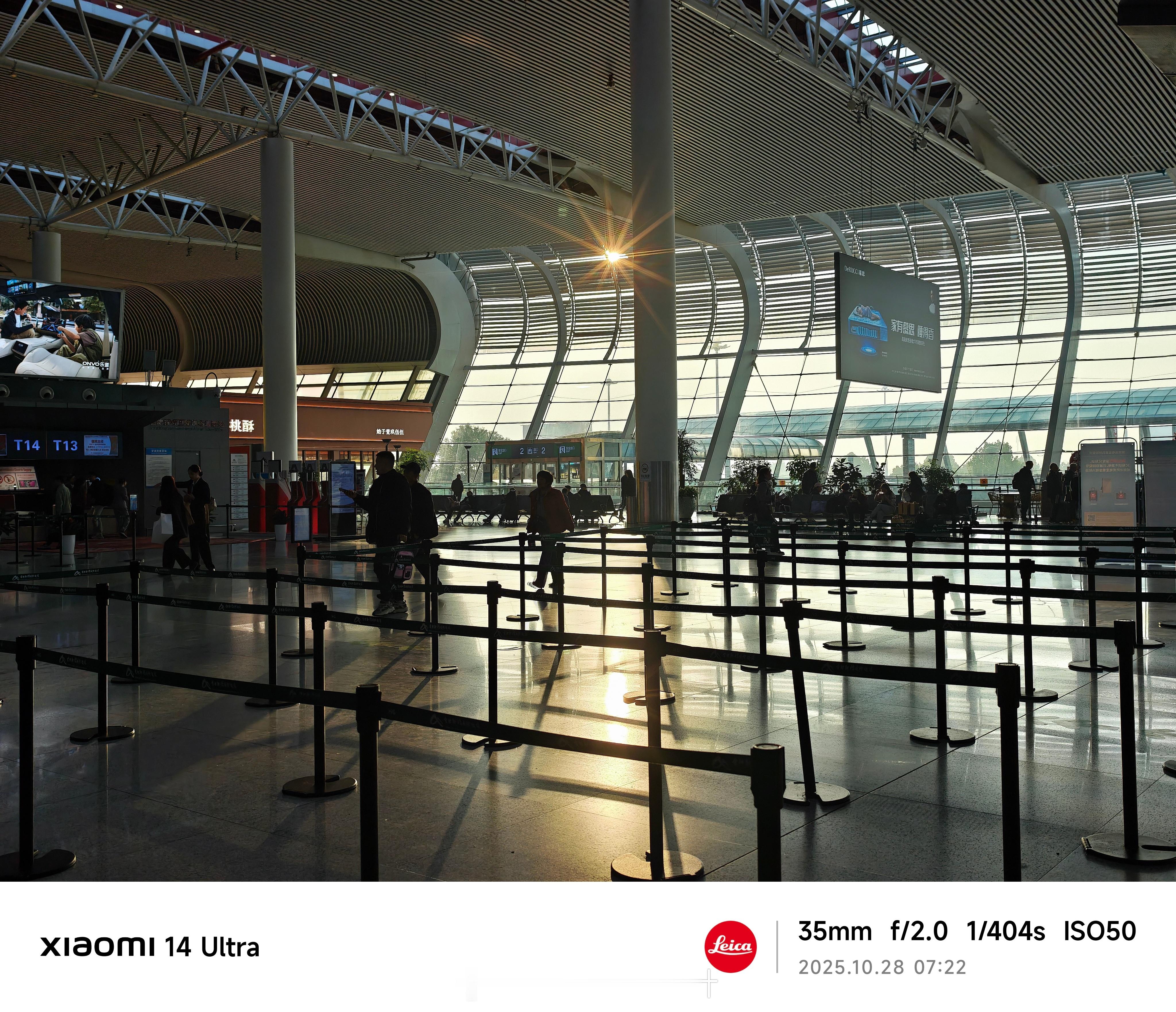 早，都醒了吗？睡了三个半小时有点困，飞机上我要大睡特睡。[兔子] ​​​