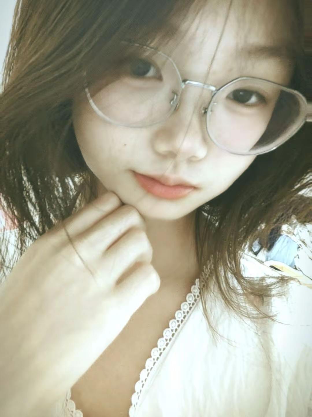 眼镜框素颜