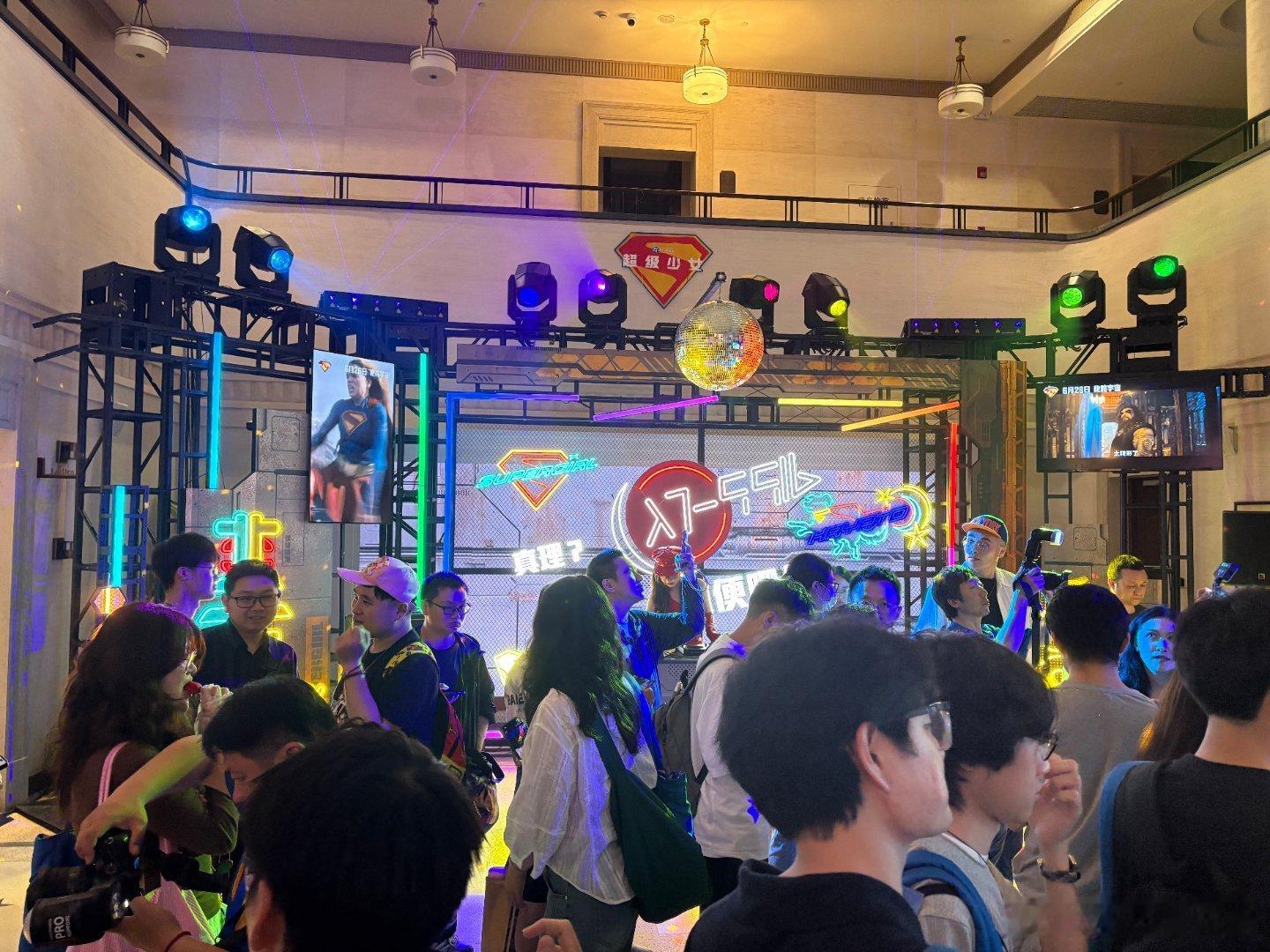 超级少女派对夜 这才是属于我们女人青年时期的少女心事！谁不想像《超级少女》一样做