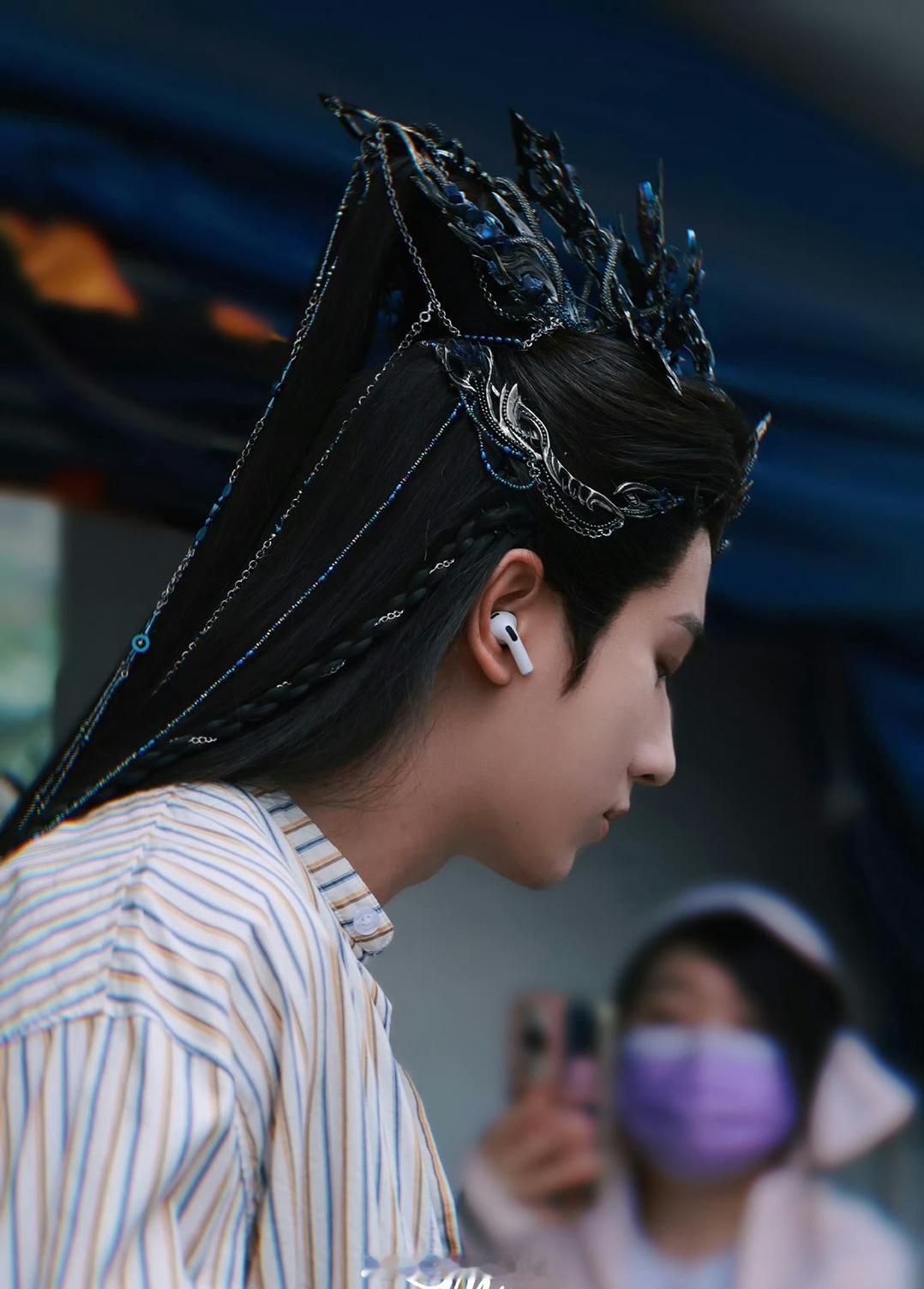 #李宏毅十万狂花入梦来出妆路透##李宏毅十万狂花入梦来魔君造型# ​​​