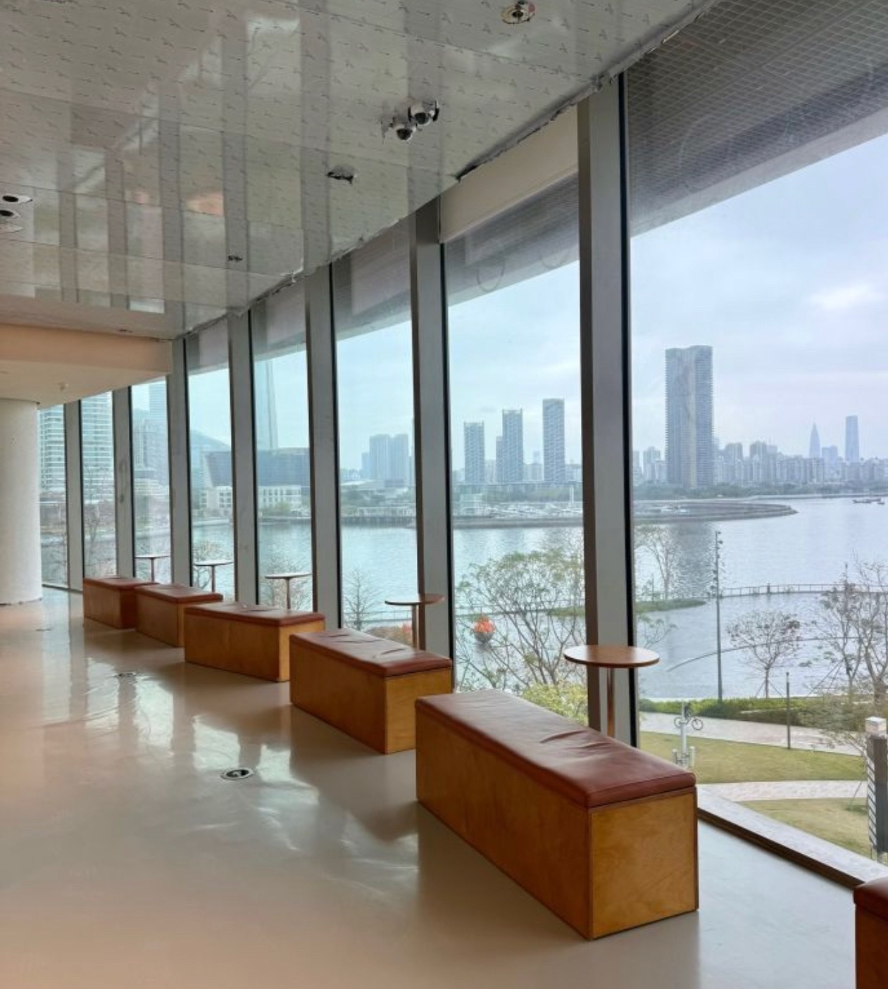 没有诗和远方的时候，就认真享受小人间、小美好、小安稳。 