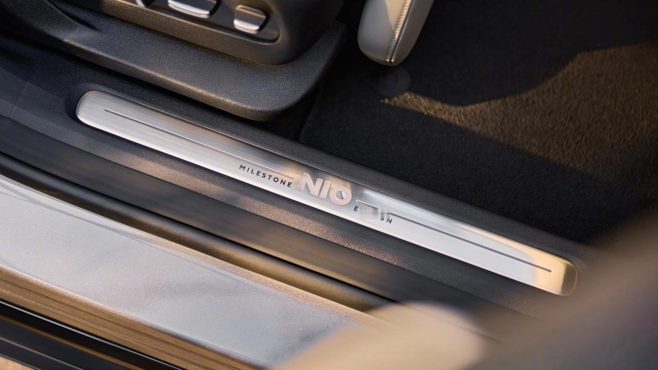 【整车 34.98 万元 / 租电 24.18 万元，】11 月 17 日消息，