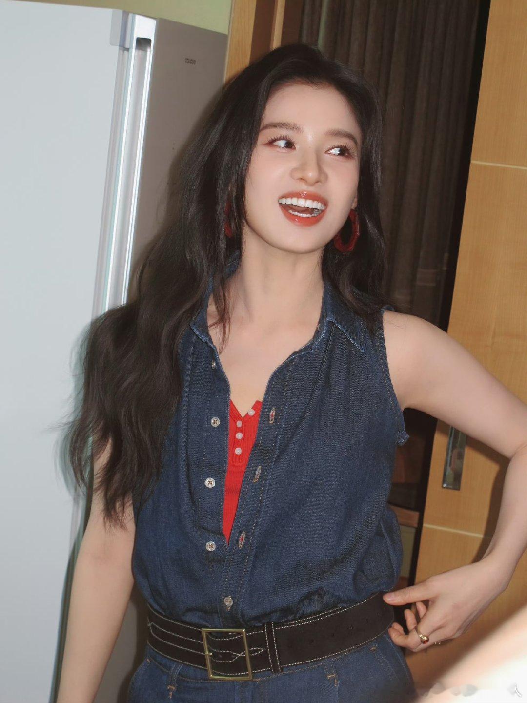 张婧仪神来之笔 张婧仪完全神来之笔一场剃头戏收获无数好评，创意构思源自张婧仪。她