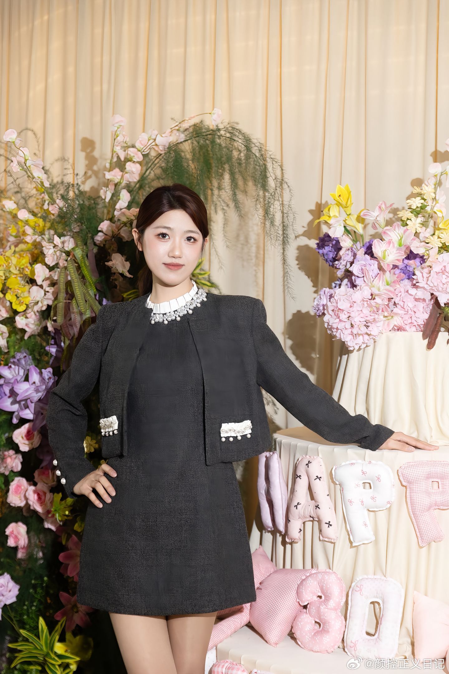 轻熟女神范儿 生日宴美女绘梦长廊