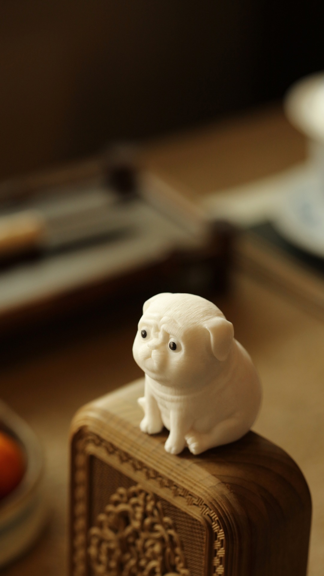 鹿角 | 茶宠鹿角手工雕刻，开丝丰富细密，体态浑圆可喜，神情萌趣生动。置放茶席案