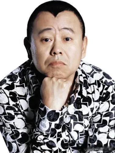 潘长江说：成名后，我买了个大房子，把家里该换的都换了，可老婆还是原配的，那段时间